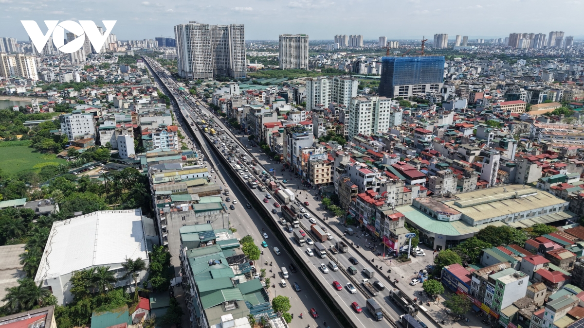dong xe co noi duoi nhau roi thu do di nghi le 30 4, ap luc giao thong tang cao hinh anh 3