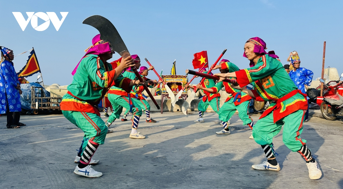 Lễ hội cầu ngư làng biển Đông Tác, nơi gửi gắm ước nguyện trời yên biển lặng