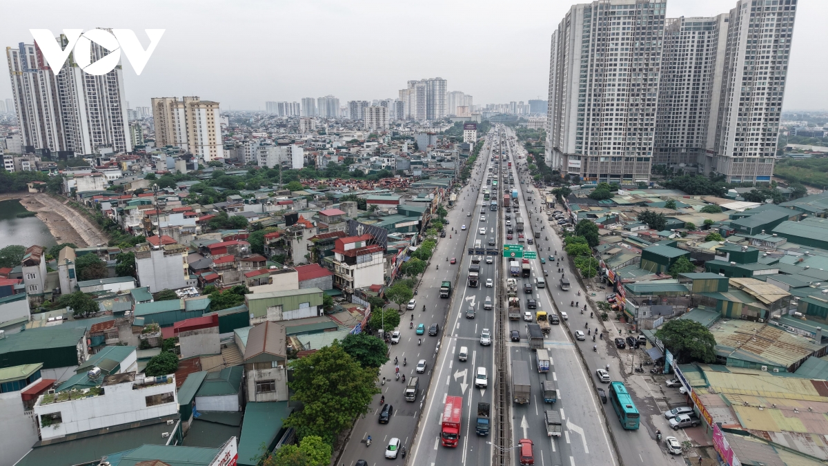 nguoi dan lu luot roi thu do ve nghi le, cua ngo phia nam ha noi un tac cuc bo hinh anh 5