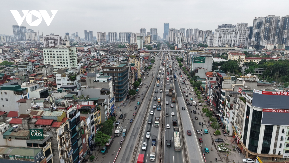 nguoi dan lu luot roi thu do ve nghi le, cua ngo phia nam ha noi un tac cuc bo hinh anh 8