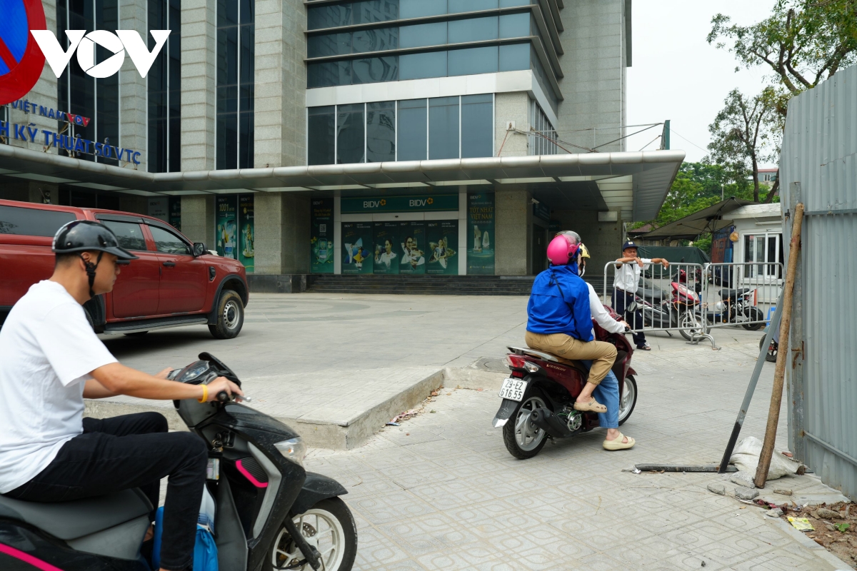 vi sao tuyen duong noi minh khai - lac trung ha noi thong xe ky thuat roi de do hinh anh 9