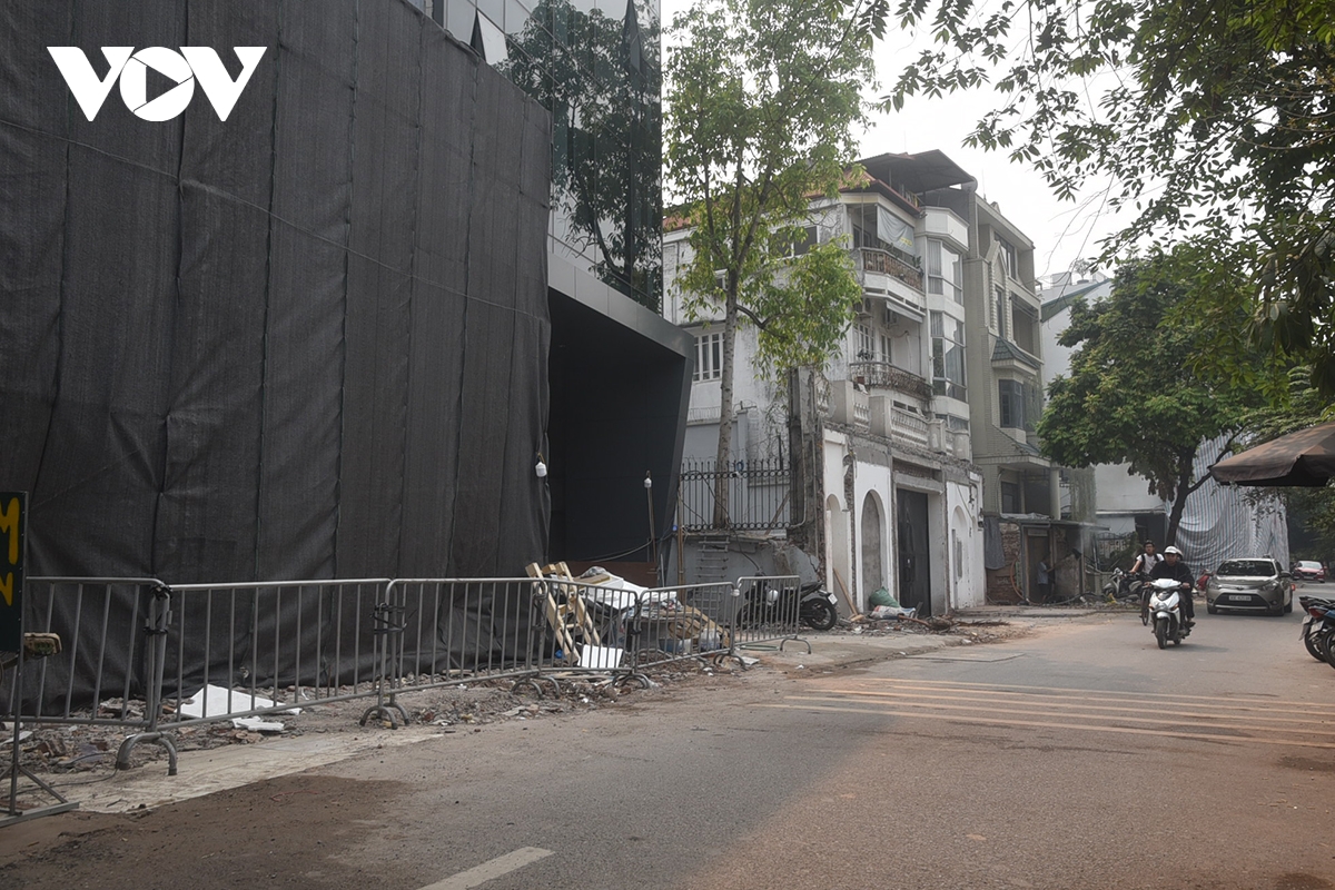 Người dân Âu Cơ cắt dỡ nhà, bàn giao mặt bằng dự án cầu Tứ Liên