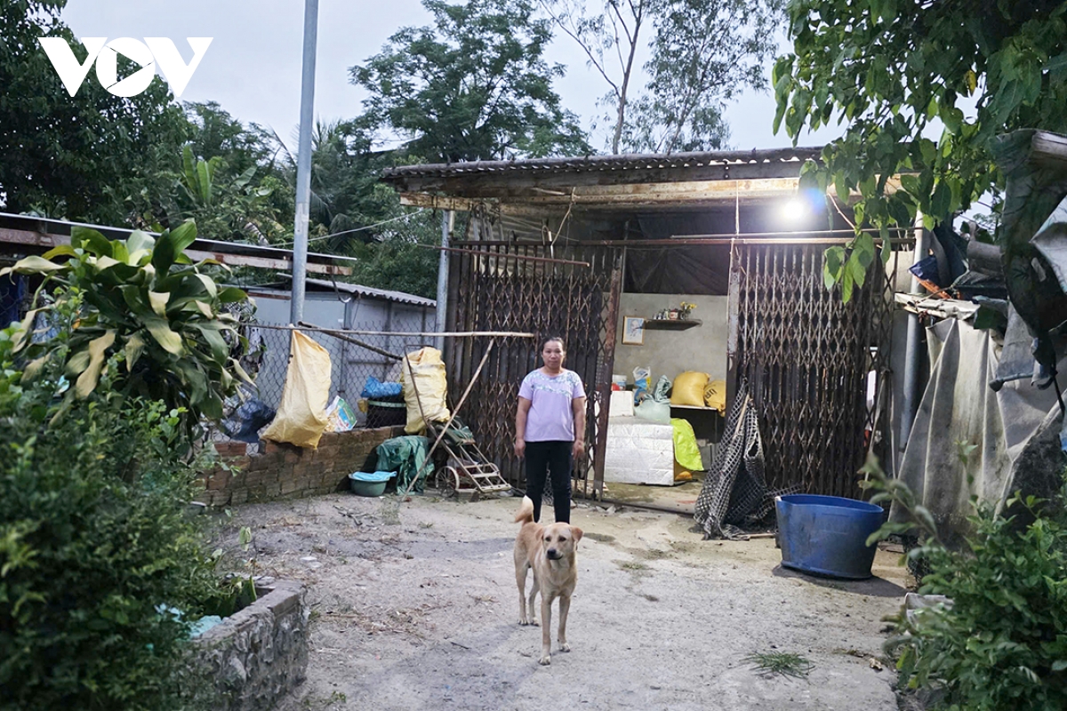 duoi da len, tren bao... cho, dan co dat tai dinh cu nhung chua the xay nha hinh anh 3