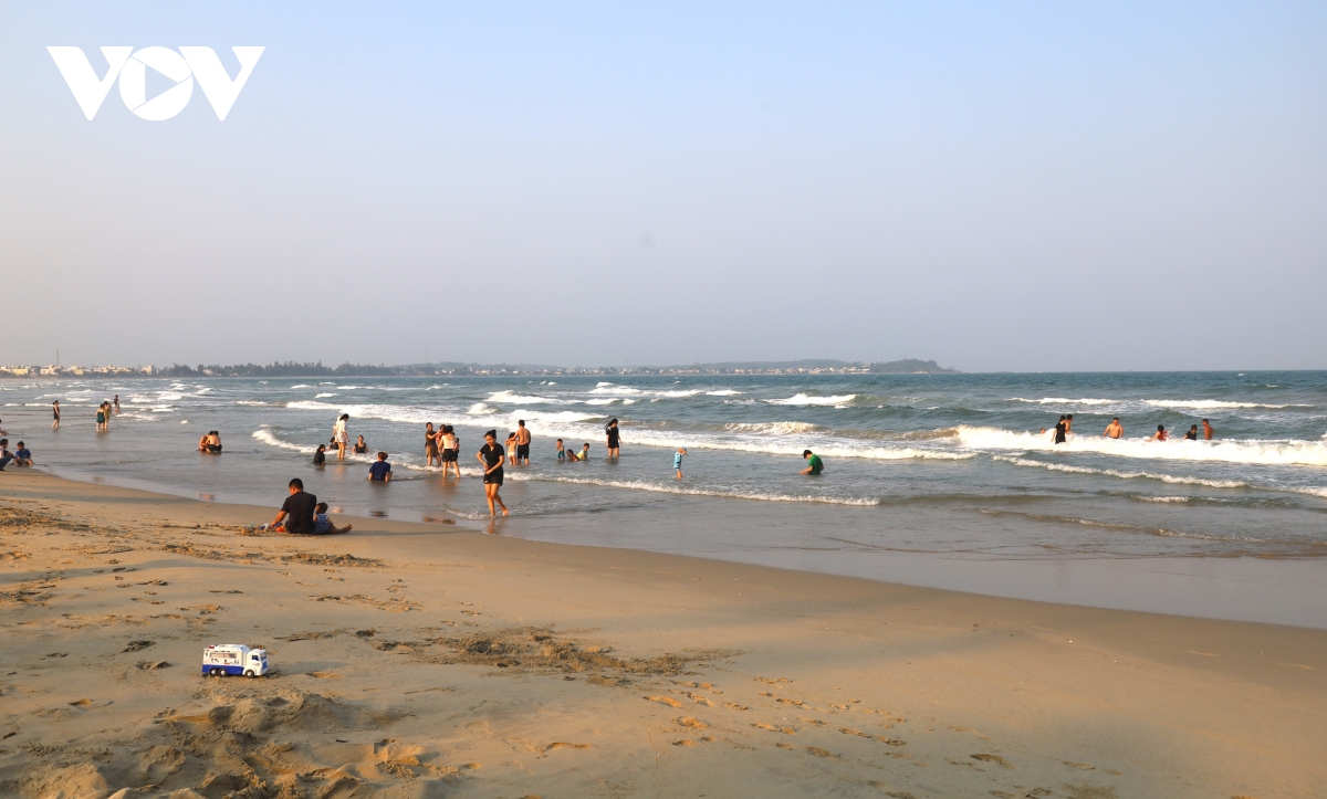 quang ngai giu an toan mua tam bien, khong chu quan nguy co duoi nuoc hinh anh 3