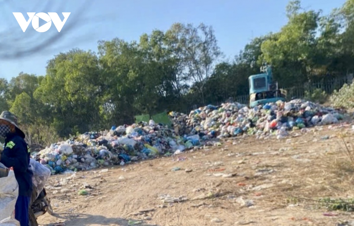 vu dung container chua rac tai bai o tp.hcm doanh nghiep thu gom rac da khac phuc hinh anh 1