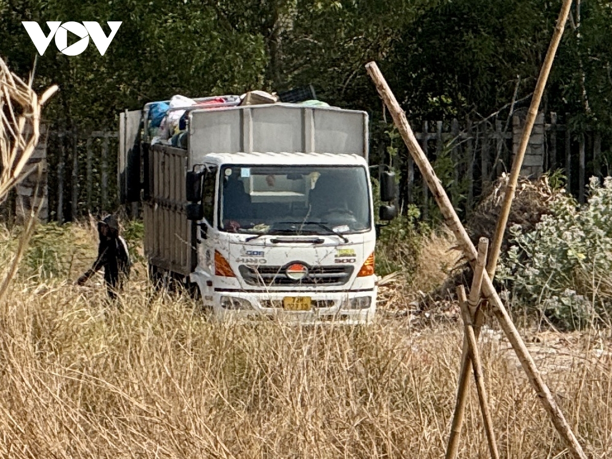 vu dung container chua rac tai bai o tp.hcm doanh nghiep thu gom rac da khac phuc hinh anh 4