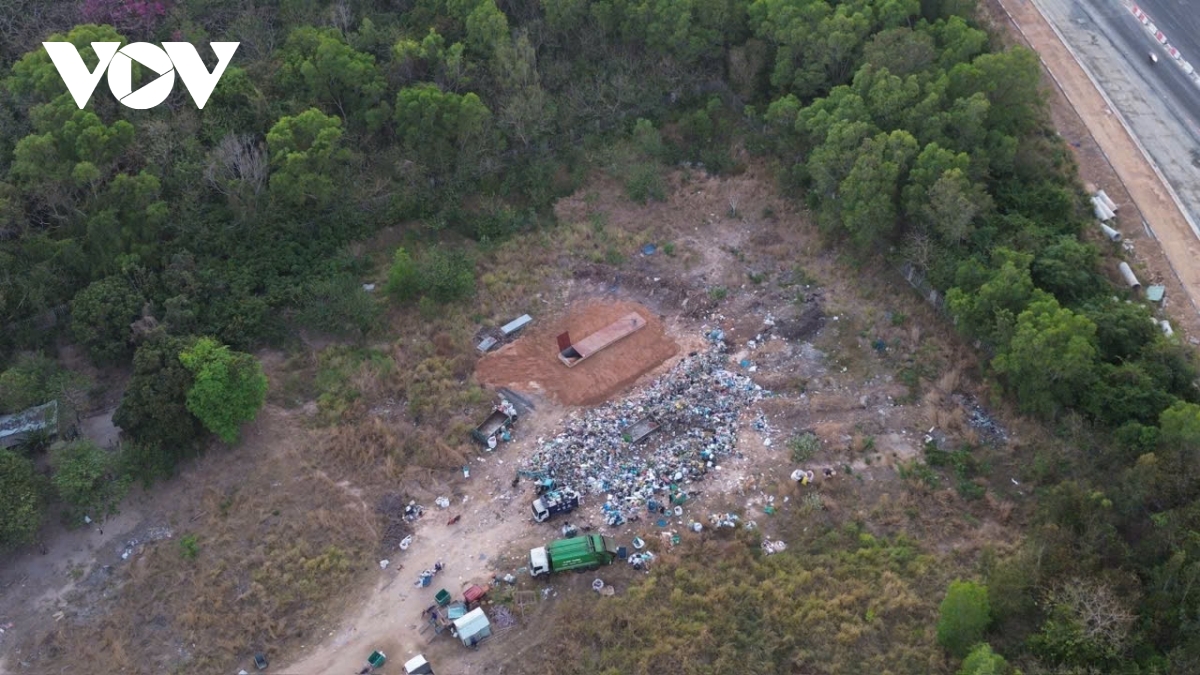 phat hien mot bai rac gan khu du lich o tp.hcm, nguoi dan kien nghi som di doi hinh anh 2