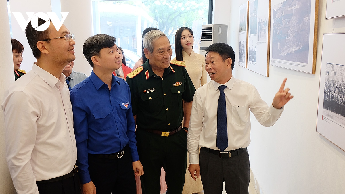 trien lam anh 51 nam - ban hung ca thong nhat khong chi de nhin lai hinh anh 5