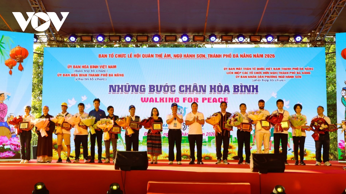 hon 600 nguoi di bo nhung buoc chan hoa binh o Da nang hinh anh 4