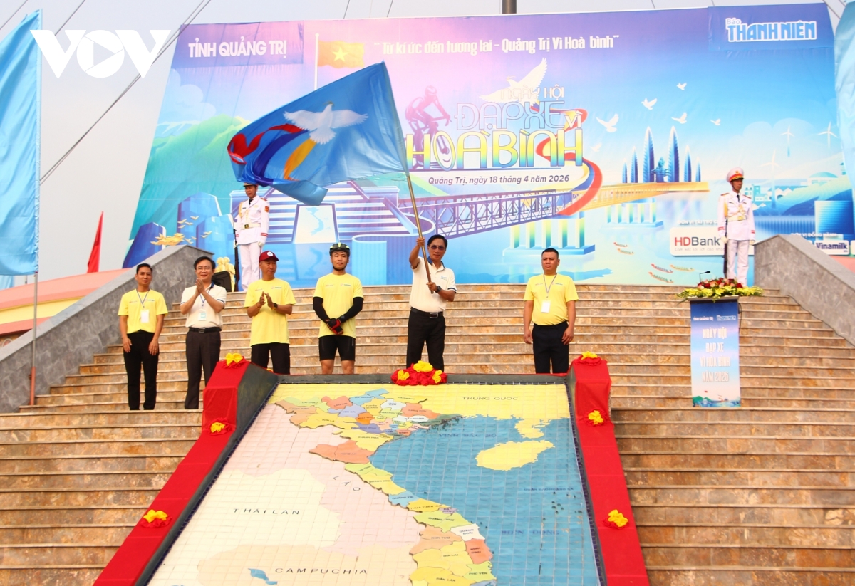 hon 1.000 nguoi tham gia ngay hoi dap xe vi hoa binh tai quang tri hinh anh 4