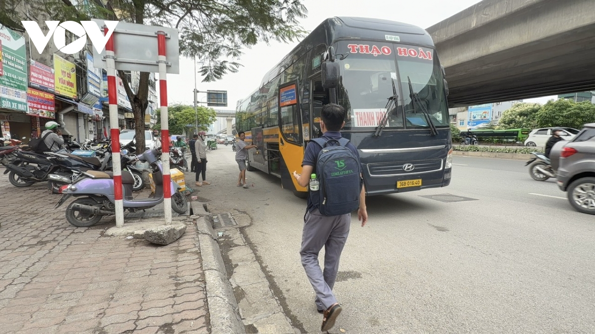  ben coc tai dien tren duong pham hung, nguyen xien do xu phat chua du nghiem hinh anh 19