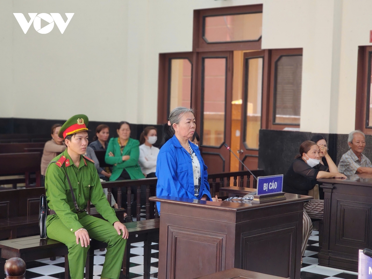 Vợ dùng ống tuýp sắt đánh chồng tử vong, lãnh án 10 năm tù