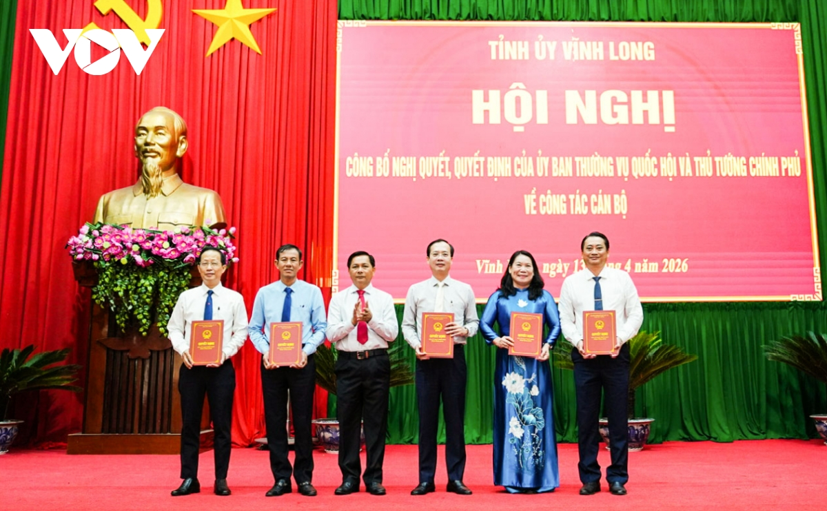 vinh long cong bo cac nghi quyet va quyet dinh ve cong tac can bo hinh anh 1