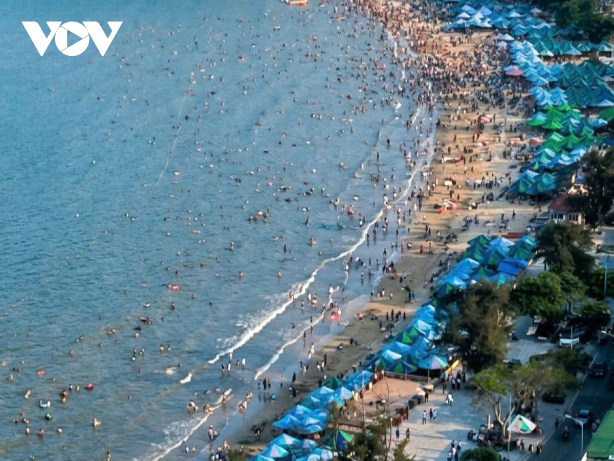 hai phong cat ba, Do son soi dong ngay dau ky nghi le hinh anh 4