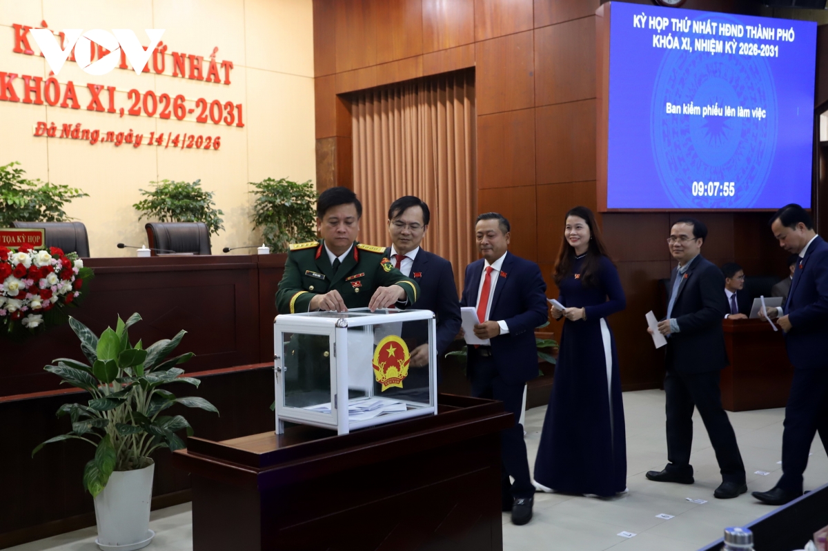 Ong nguyen manh hung duoc bau lam chu tich ubnd tp.Da nang hinh anh 1