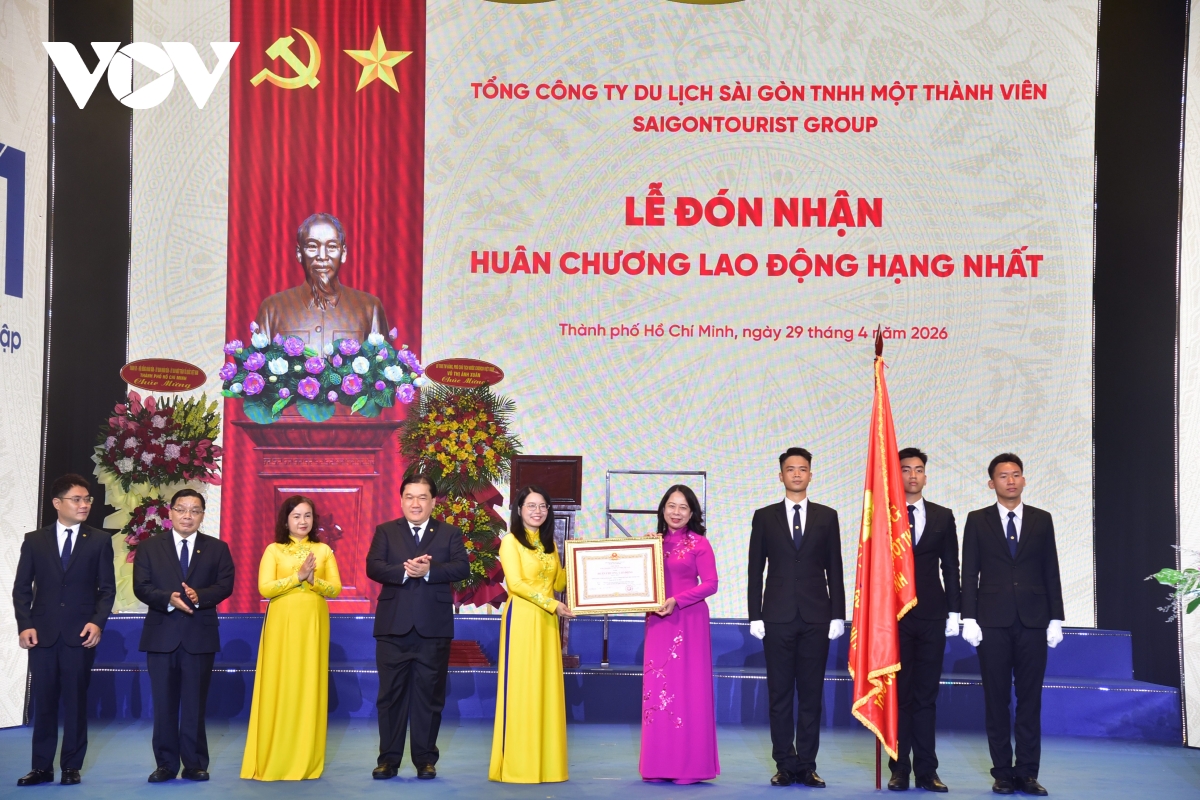 pho chu tich nuoc trao huan chuong lao dong hang nhat cho saigontourist hinh anh 2