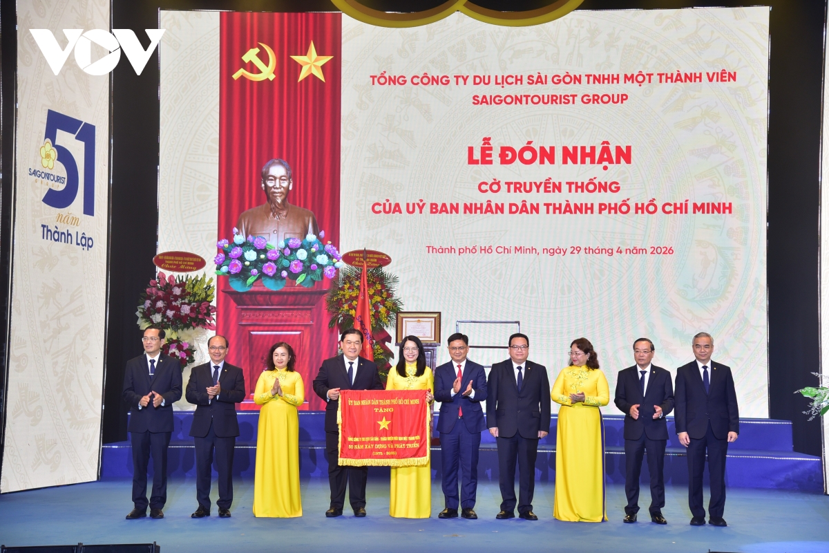 pho chu tich nuoc trao huan chuong lao dong hang nhat cho saigontourist hinh anh 3