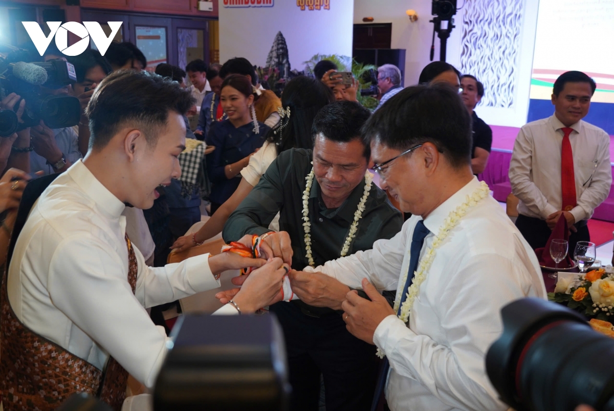 sinh vien lao, campuchia don tet co truyen am ap tai tp.hcm hinh anh 2