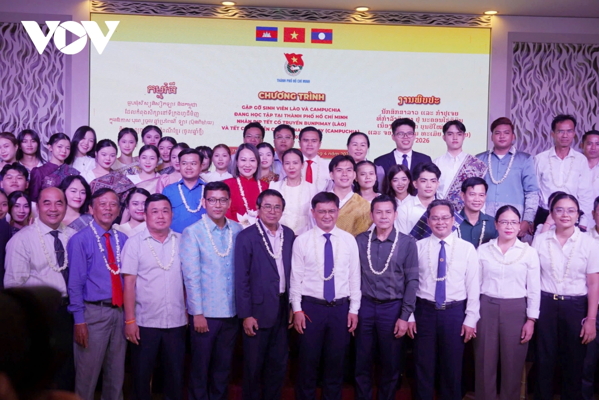 sinh vien lao, campuchia don tet co truyen am ap tai tp.hcm hinh anh 1