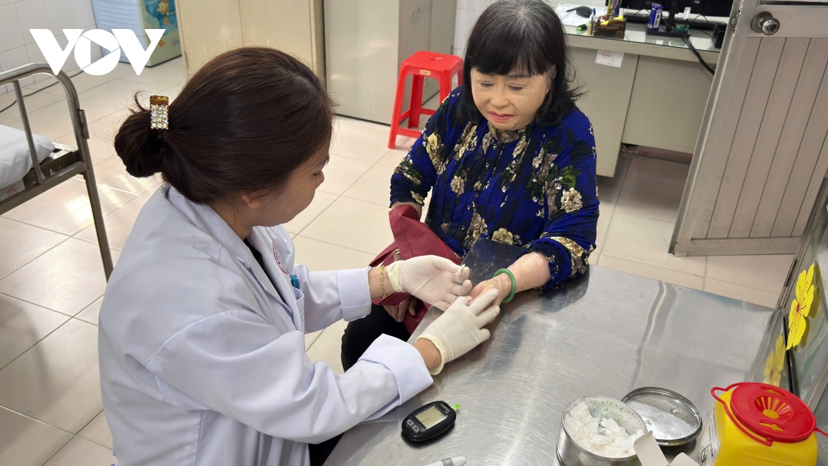 hon 63 nguoi dan kham tam soat phat hien van de suc khoe hinh anh 1