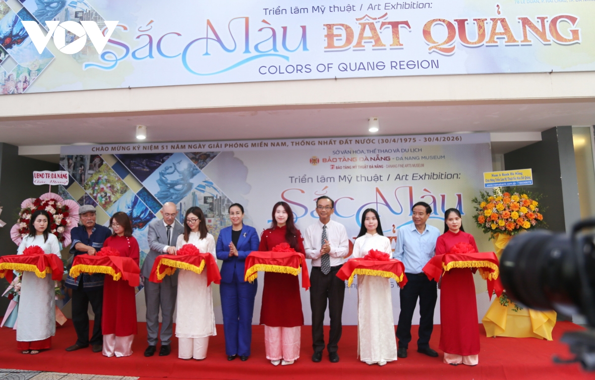 trien lam sac mau Dat quang nhan ky niem 51 nam ngay giai phong mien nam hinh anh 1