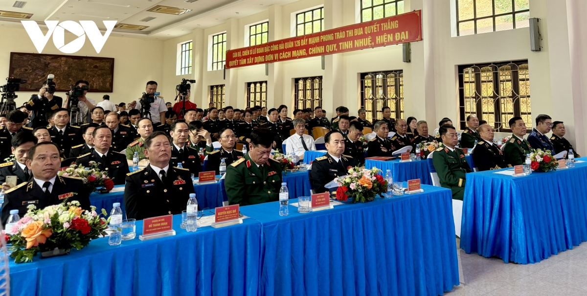 lu doan Dac cong hai quan 126 don nhan huan chuong bao ve to quoc hang nhat hinh anh 1