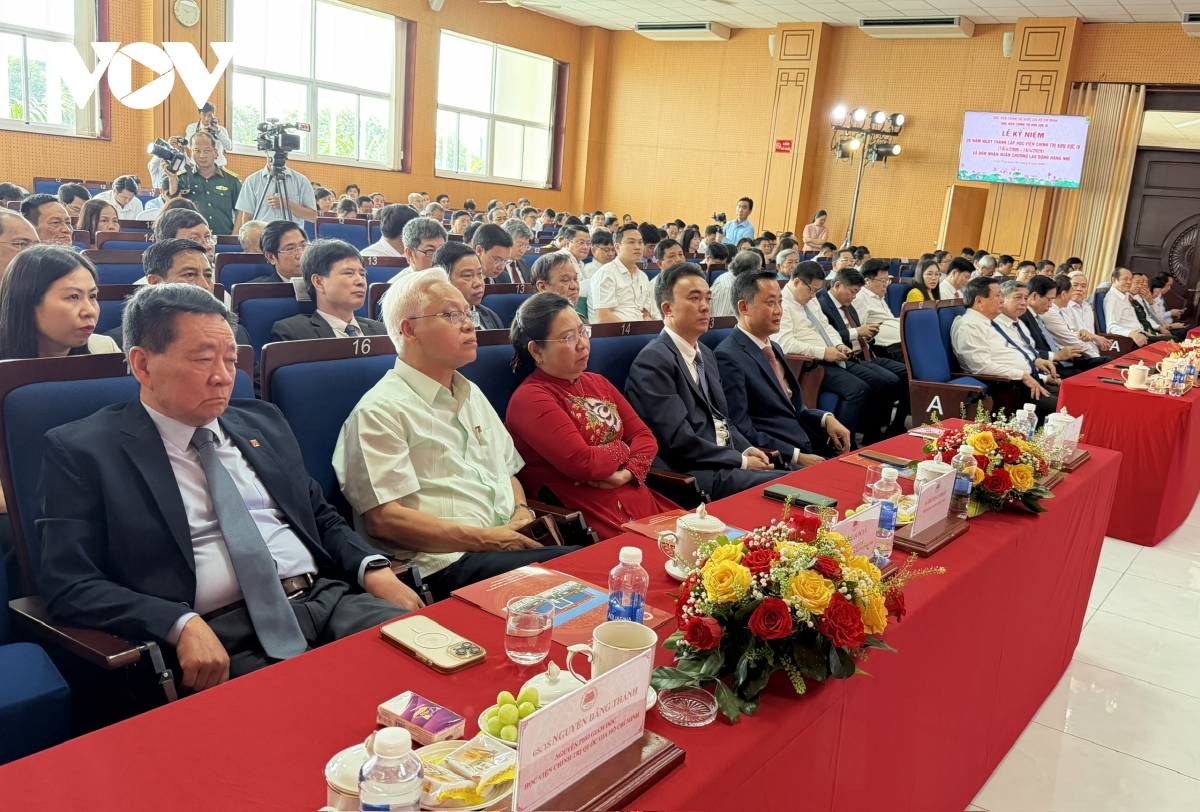 hoc vien chinh tri khu vuc iv don nhan huan chuong lao dong hang nhi hinh anh 1