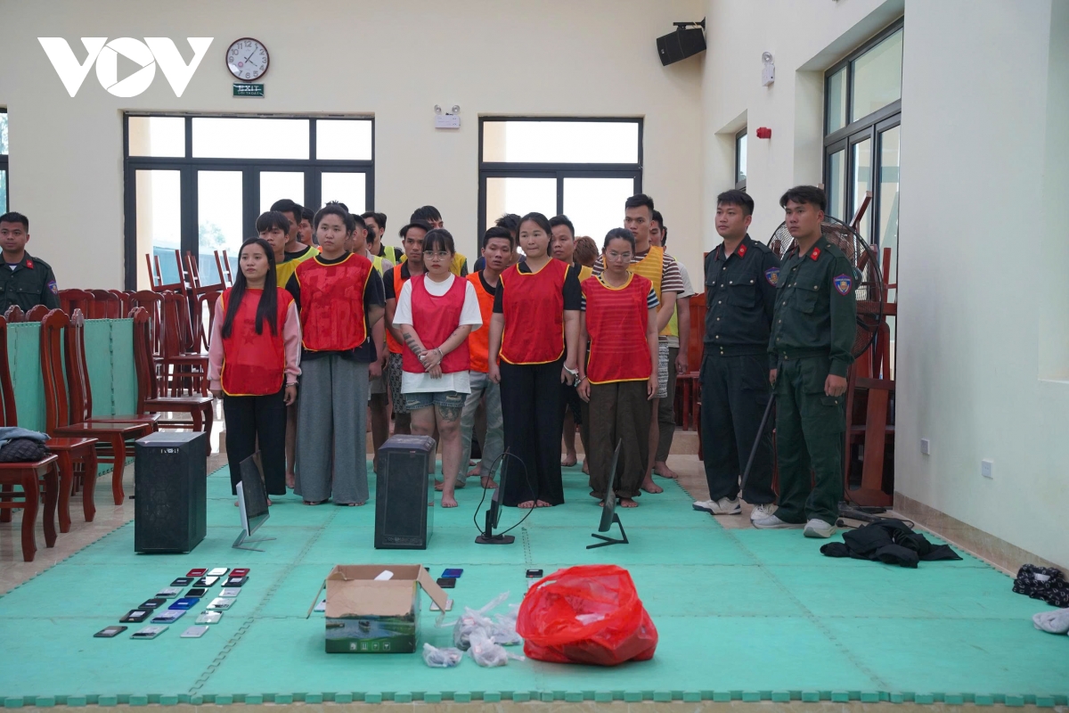 tu 3.000 dong cau moi den cu danh sap duong day lua dao xuyen bien gioi hinh anh 6