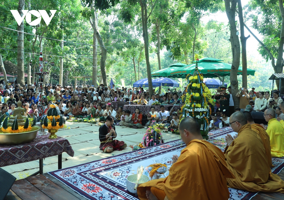vui tet lao ben dong serepok, Dak lak hinh anh 6