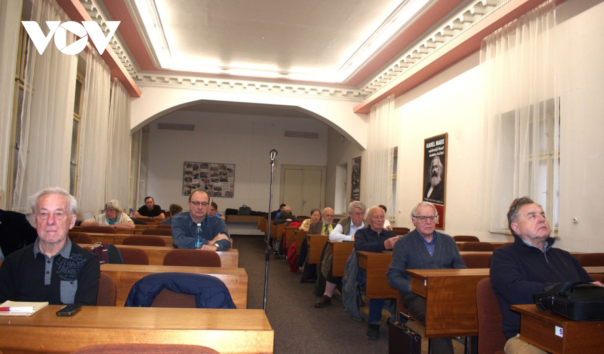 tang cuong hop tac giua Dang cong san viet nam voi Dang cong san sec va moravia hinh anh 4