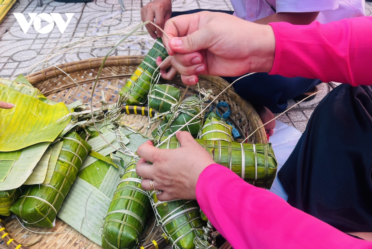 thi goi banh tet, banh chung dang tien vua hung hinh anh 4