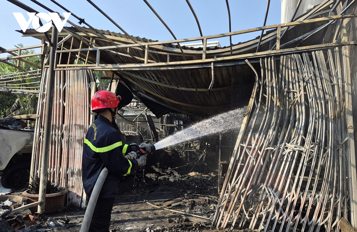 Kịp thời khống chế vụ cháy kho chứa hàng ở Đà Nẵng