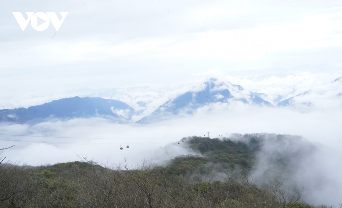 nui pham tinh trung quoc lau dai tren khong phien ban doi thuc hinh anh 1