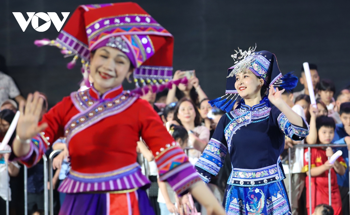 Dem hoi carnaval ha long 80 nghin khan gia mo man mua du lich he quang ninh hinh anh 13