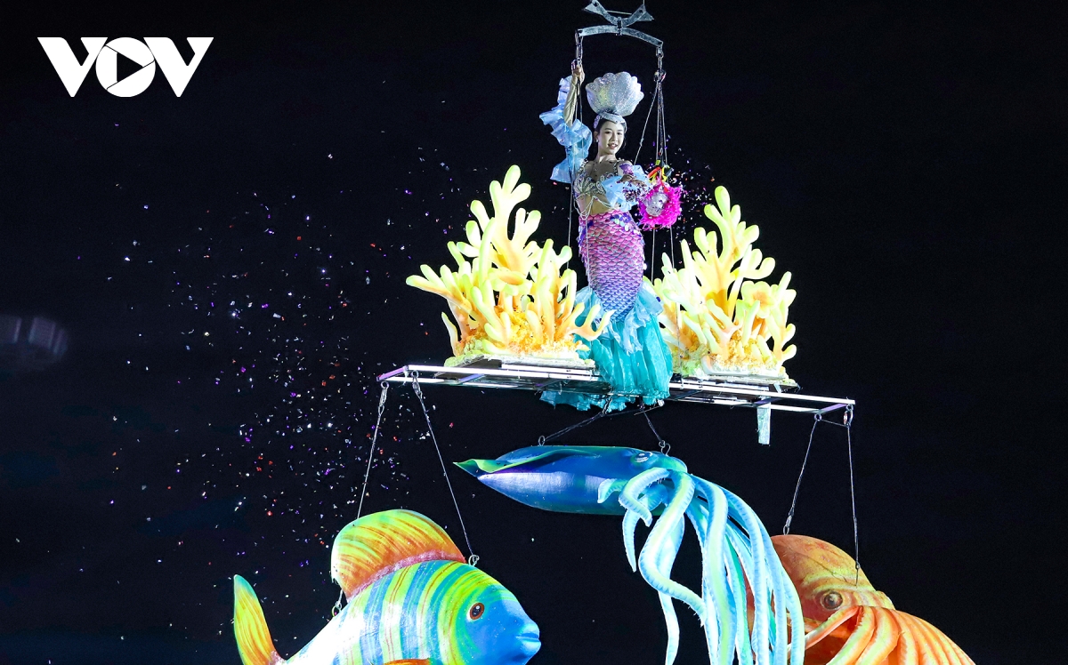 Dem hoi carnaval ha long 80 nghin khan gia mo man mua du lich he quang ninh hinh anh 3