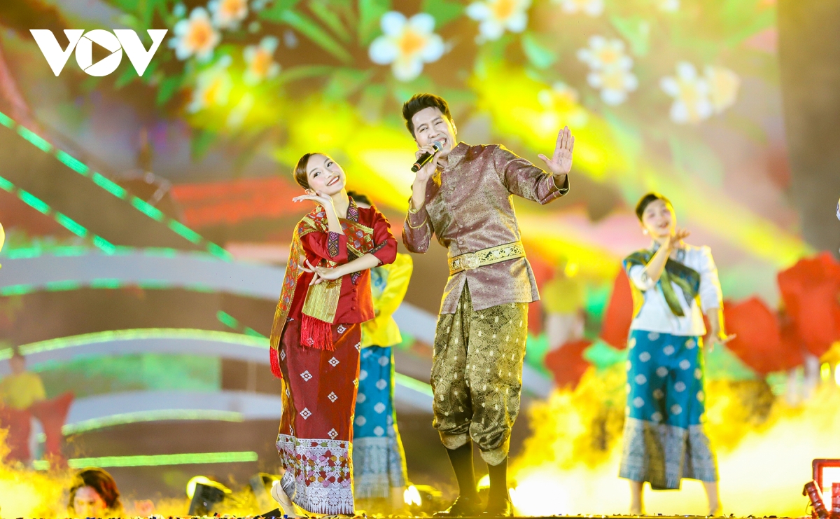 Dem hoi carnaval ha long 80 nghin khan gia mo man mua du lich he quang ninh hinh anh 7