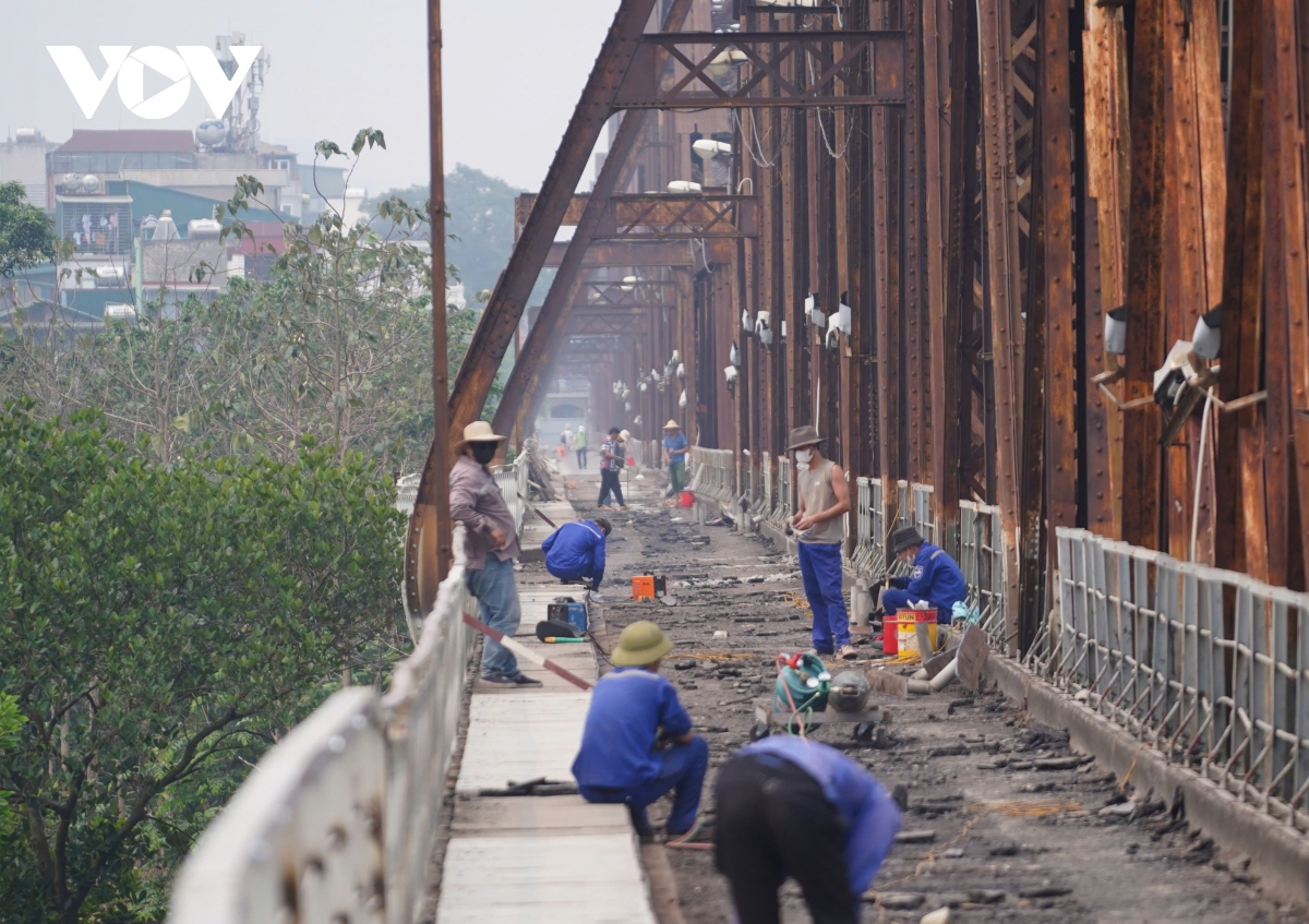 Cầu Long Biên "thay áo mới" khi được đại tu sau nhiều năm