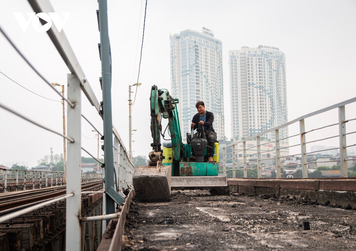 cau long bien thay ao moi khi duoc dai tu sau nhieu nam hinh anh 10