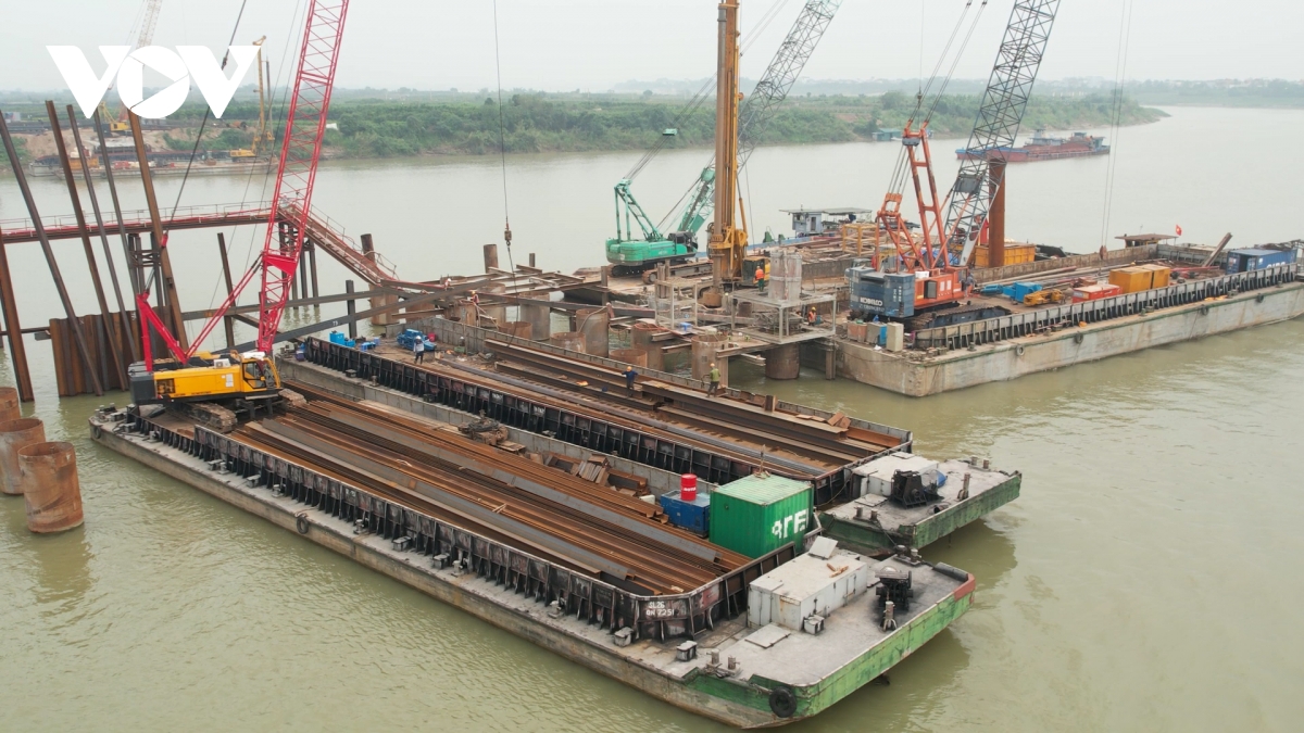 cau ngoc hoi tang toc thi cong truoc ap luc gia nhien lieu va vat lieu tang cao hinh anh 2