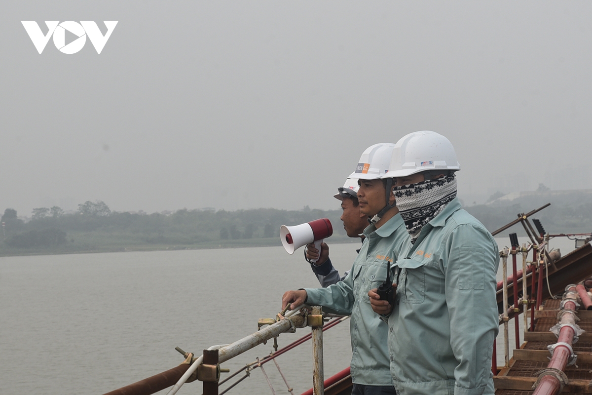 cau ngoc hoi tang toc thi cong truoc ap luc gia nhien lieu va vat lieu tang cao hinh anh 4