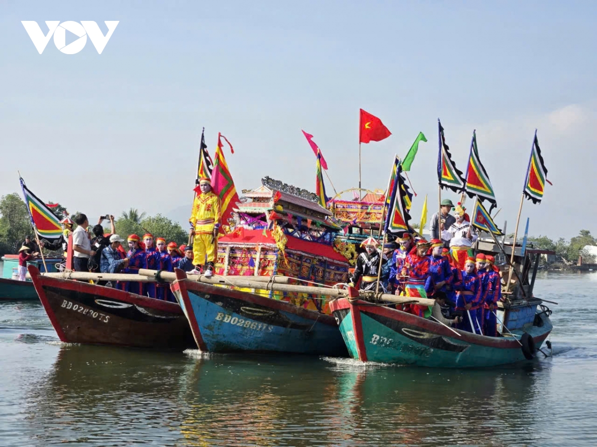 Dac sac le hoi cau ngu hon 240 nam tren dam thi nai, tinh gia lai hinh anh 2