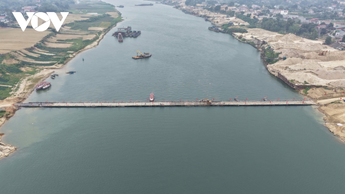 tap trung may moc sua chua tru cau song lo phu tho sau su co tro loi thep hinh anh 17