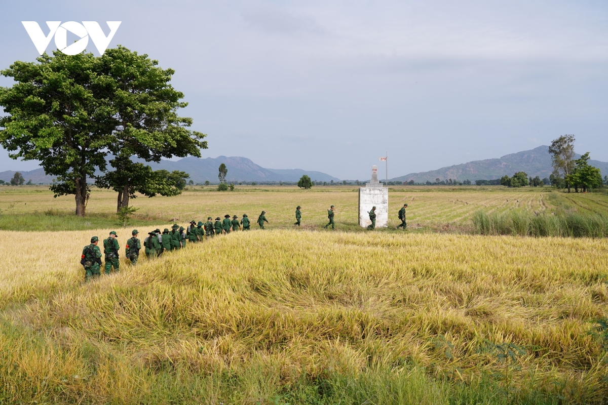phu nu vung bien an giang tham gia bao ve chu quyen an ninh bien gioi hinh anh 3