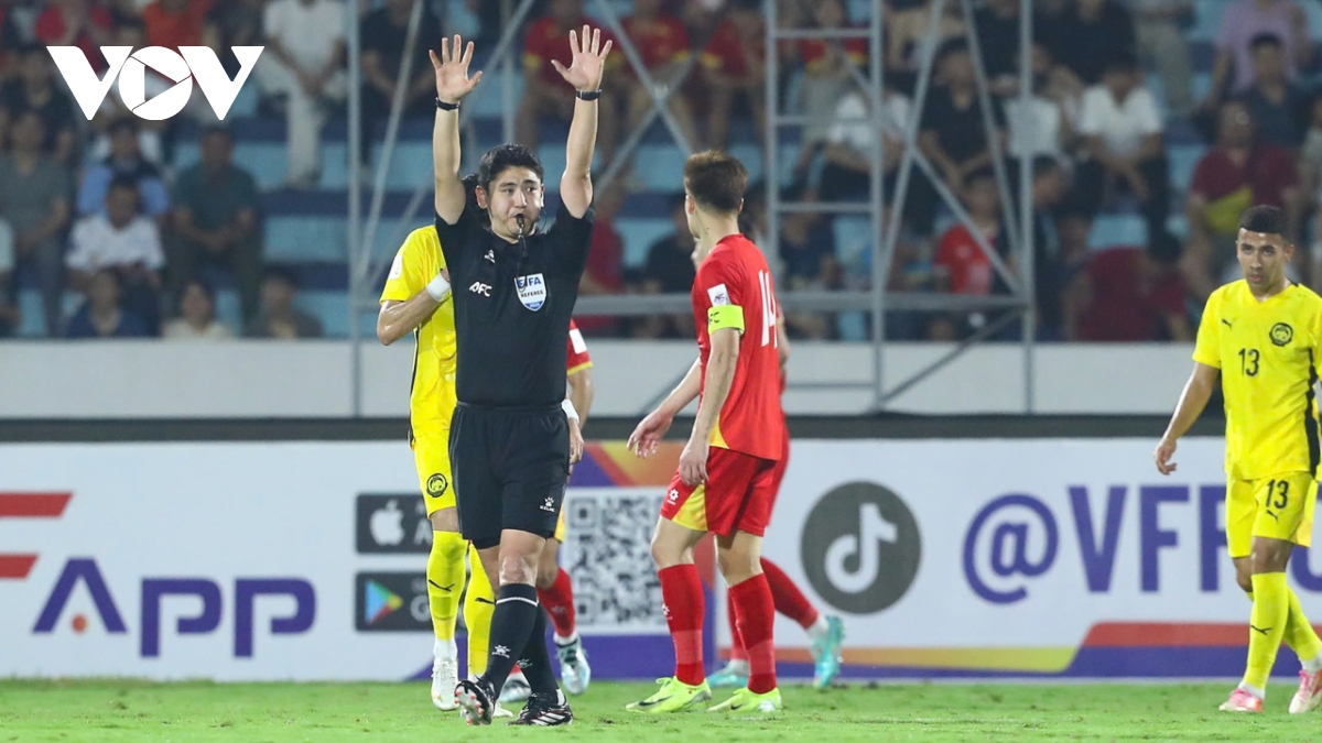 trong tai han quoc bat chinh trong tran cau tam diem vong 21 v-league hinh anh 1