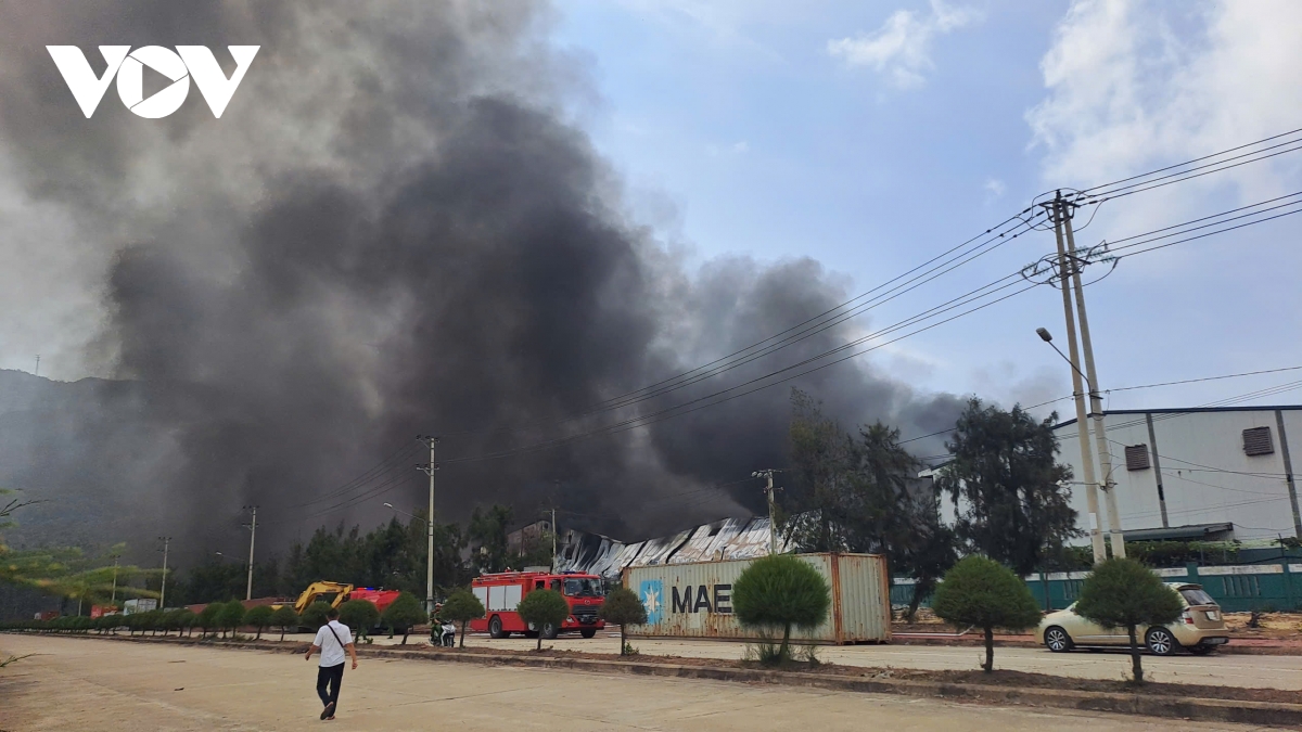 kip thoi khong che vu chay lon tai khu kinh te nhon hoi, gia lai hinh anh 2