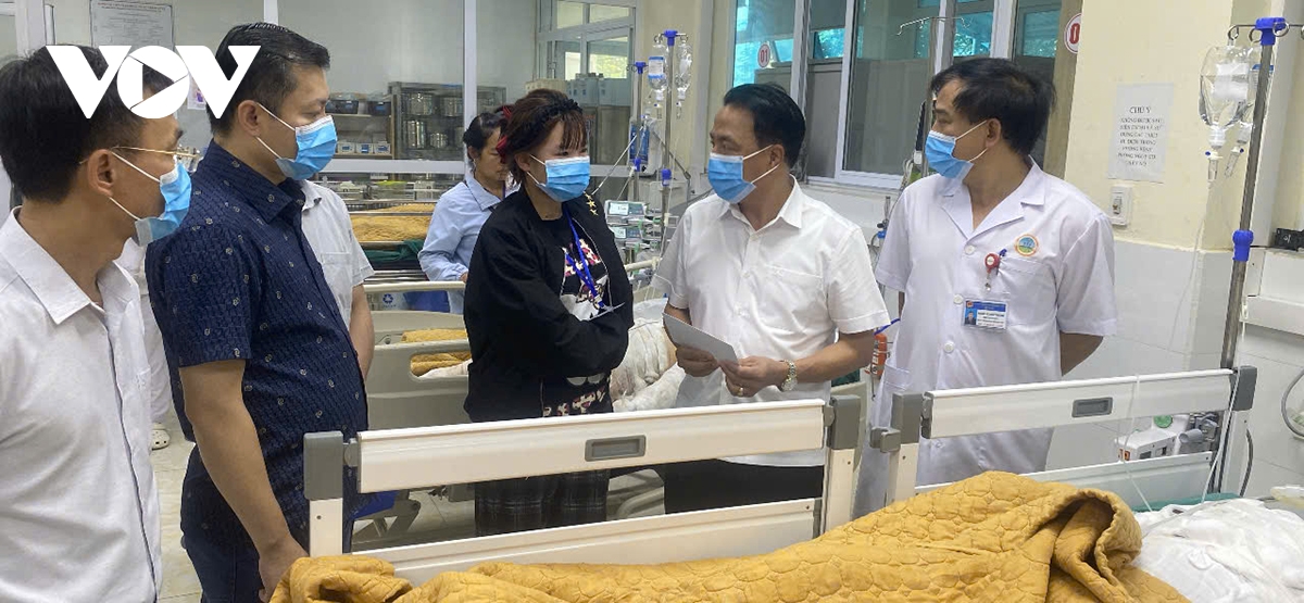 no luc cuu chua 3 nguoi dan bi bong nang khi chua chay rung o na sang, Dien bien hinh anh 1