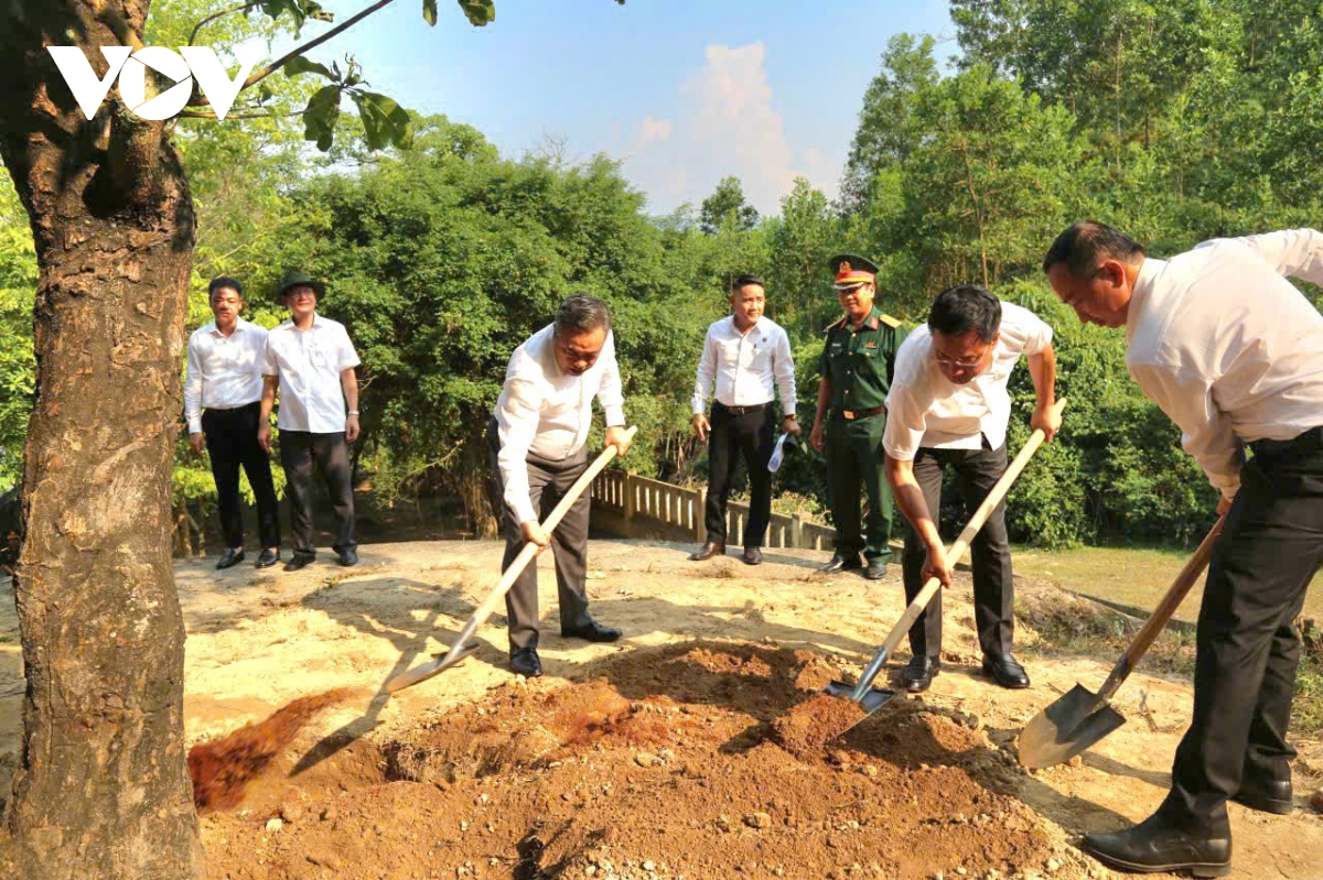 Ong tran sy thanh dang huong tai di tich ban kiem tra khu uy khu 5 hinh anh 2