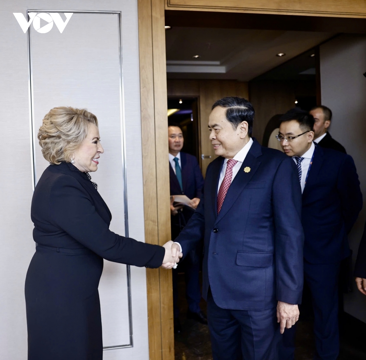 chu tich quoc hoi tran thanh man gap chu tich hoi dong lien bang nga hinh anh 1