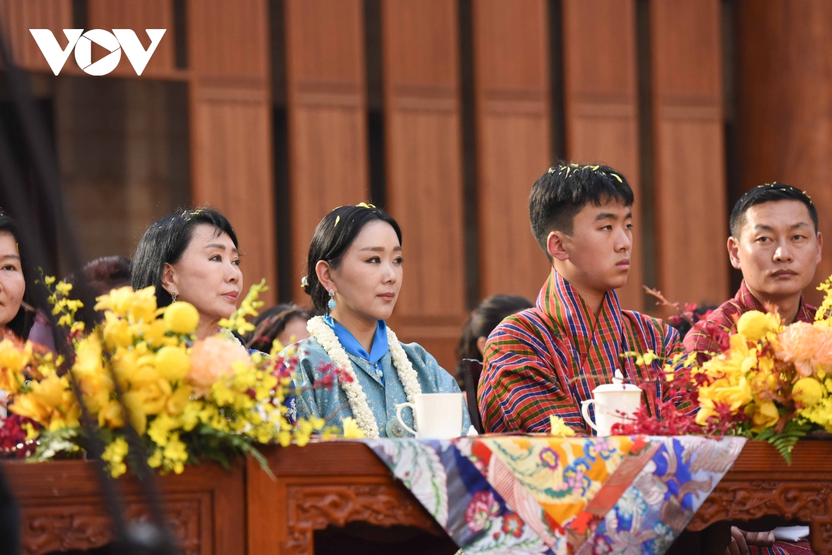 bien nguoi do ve bac ninh nghe hoang ton vairochana rinpoche tai chua hung phuc hinh anh 7
