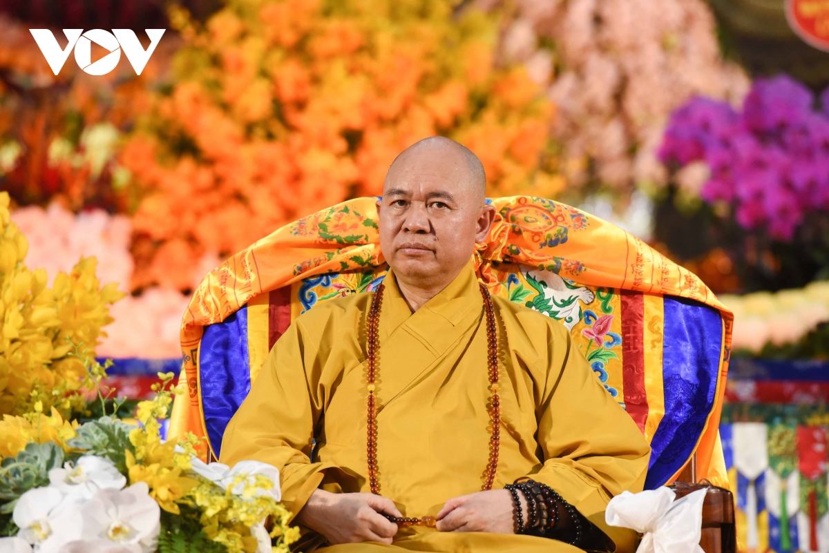 bien nguoi do ve bac ninh nghe hoang ton vairochana rinpoche tai chua hung phuc hinh anh 4